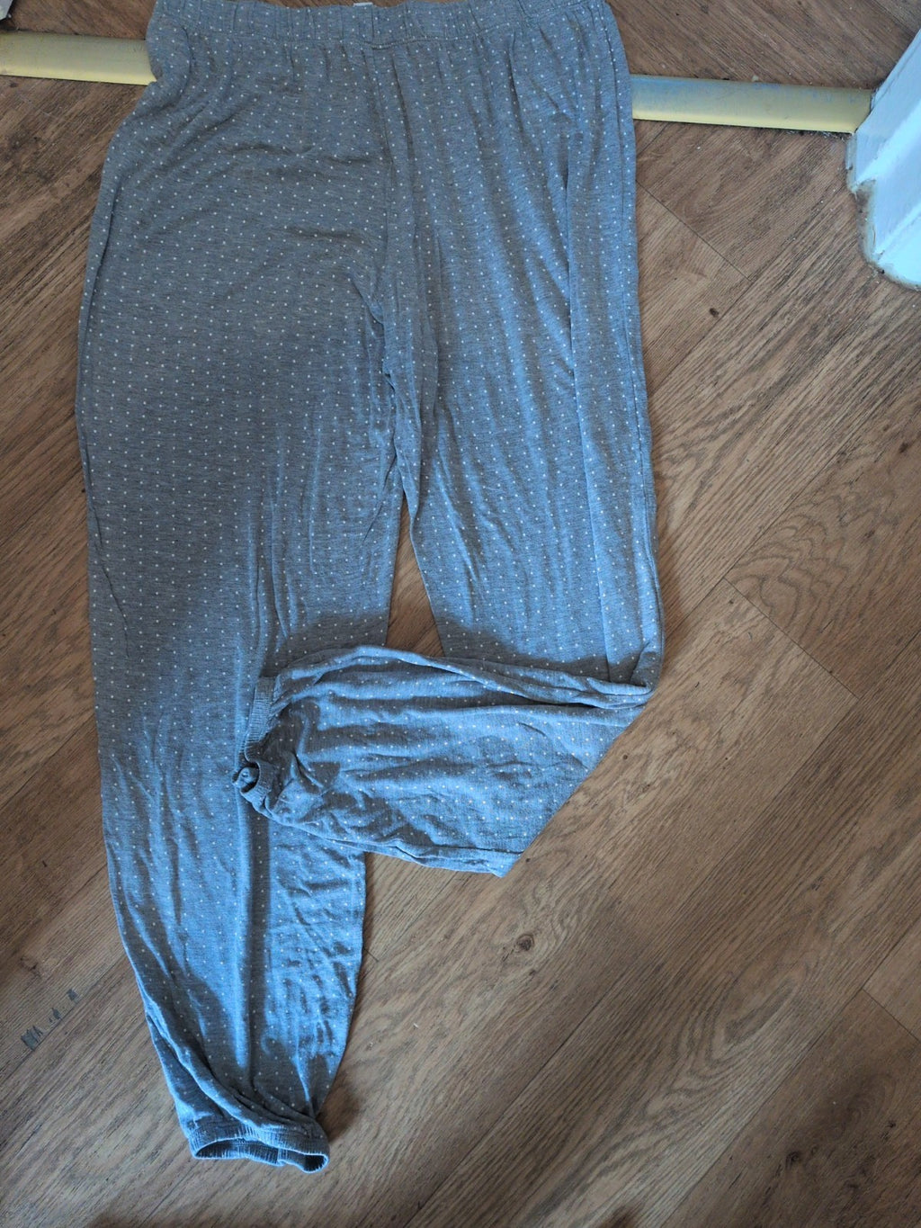 The White Company Medium Grey Spot Pyjama Set