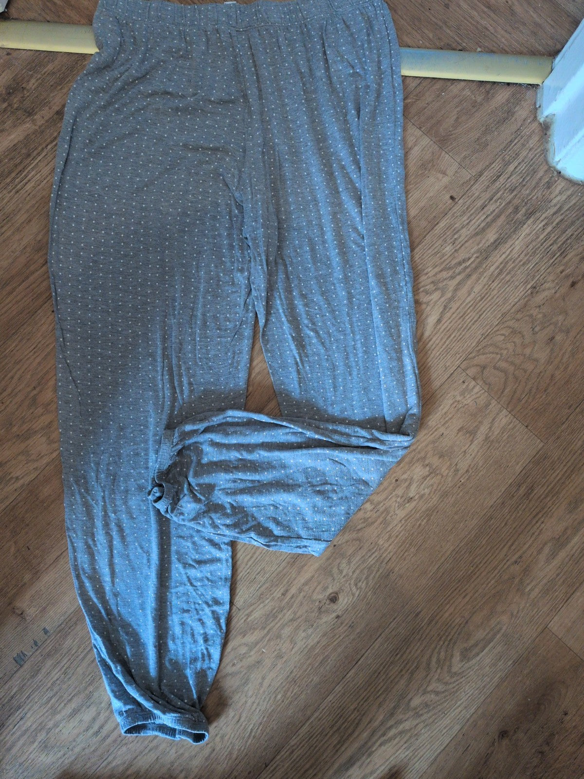 The White Company Medium Grey Spot Pyjama Set