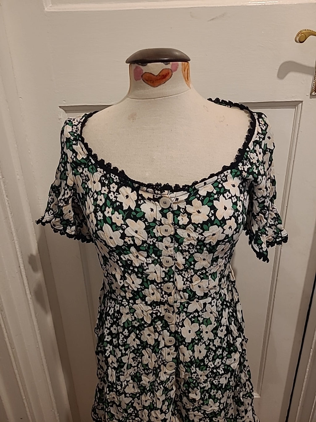 Ladies Miss Selfridge Petites Size 10 Green/White Floral Dress Short Sleeved