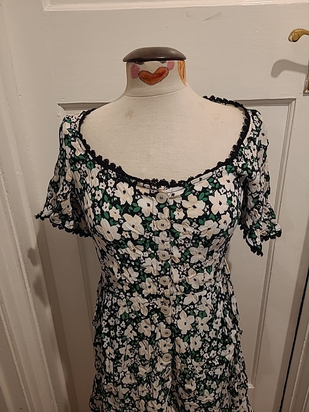 Ladies Miss Selfridge Petites Size 10 Green/White Floral Dress Short Sleeved