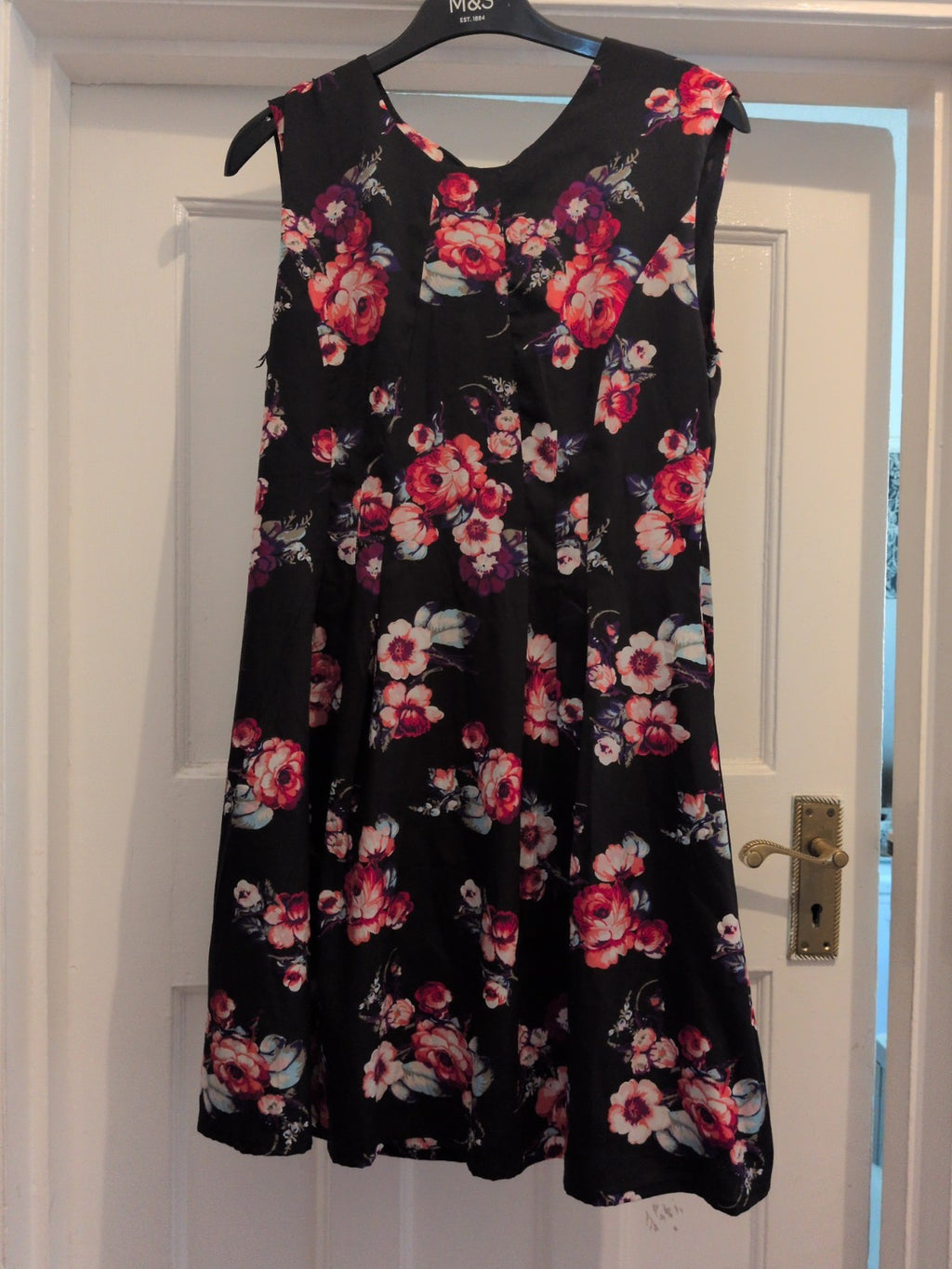 Quiz 10 Black Floral Sleeveless Dress