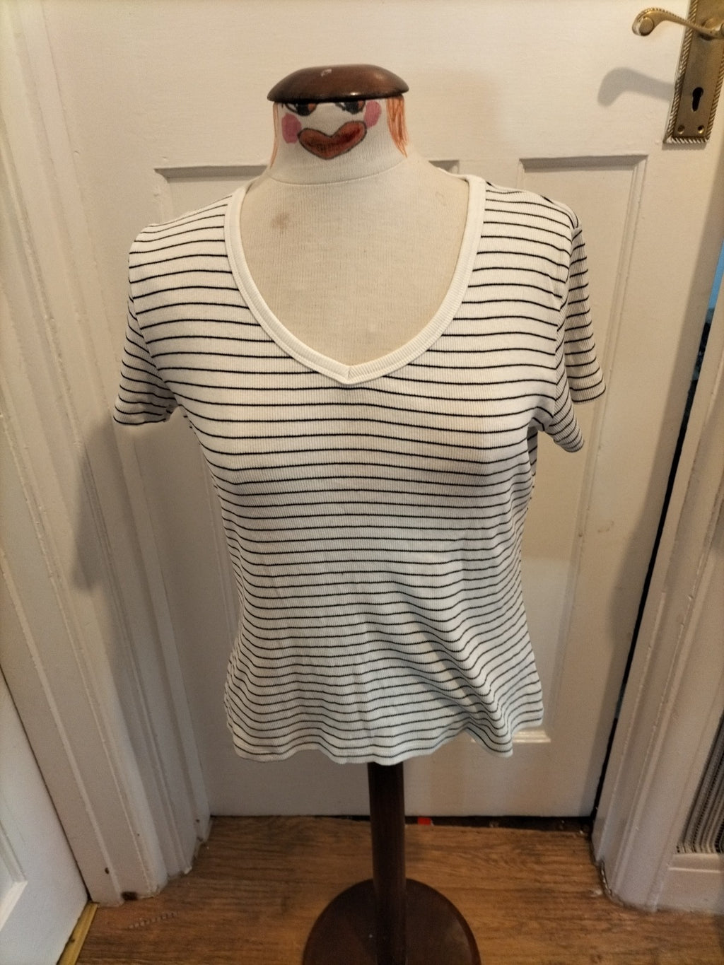 Ladies Peacocks Size 14 White With Black Stripes Short Sleeved Tshirt
