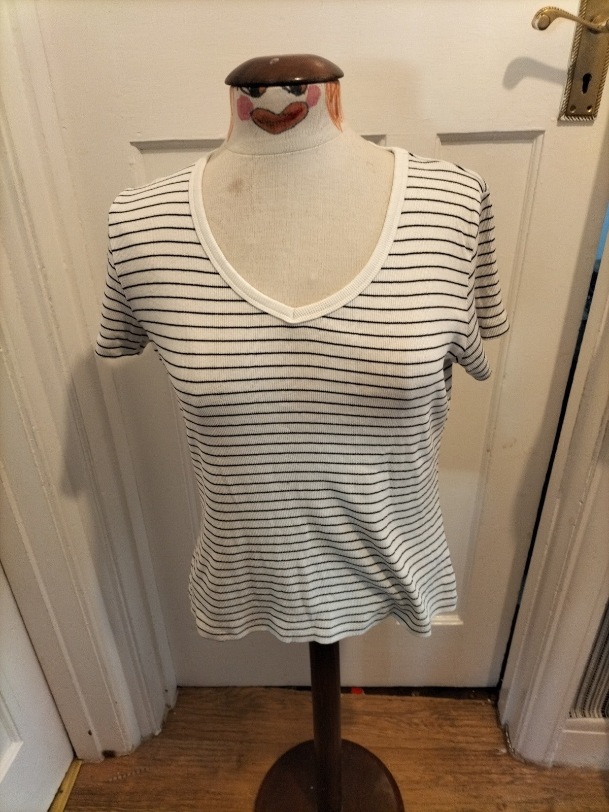 Ladies Peacocks Size 14 White With Black Stripes Short Sleeved Tshirt