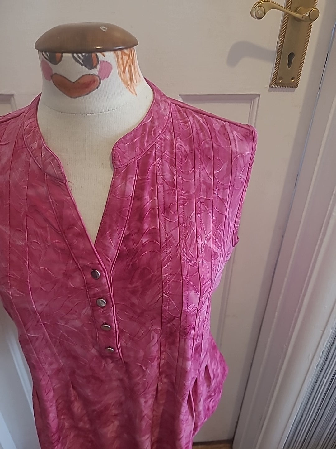 Ladies Westport Size Medium Pink Dye Sleeveless Tshirt