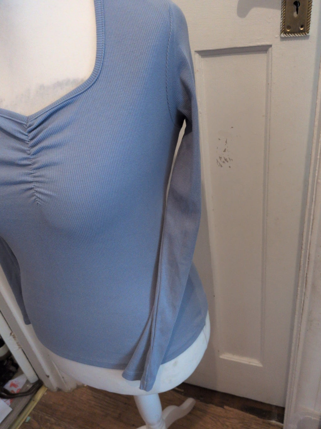 Ladies Tu Size 10 Blue Long Sleeve V Neck Top