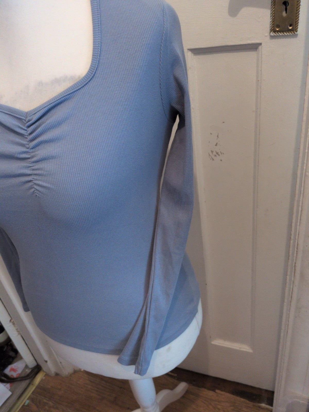 Ladies Tu Size 10 Blue Long Sleeve V Neck Top