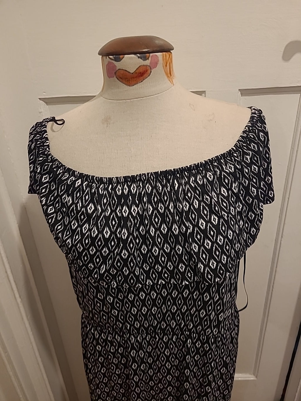 Ladies Tu Size 14 Black/White Diamond Long Length Dress