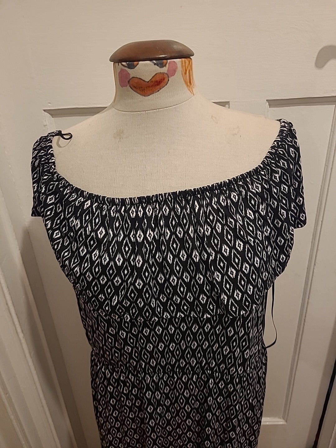 Ladies Tu Size 14 Black/White Diamond Long Length Dress