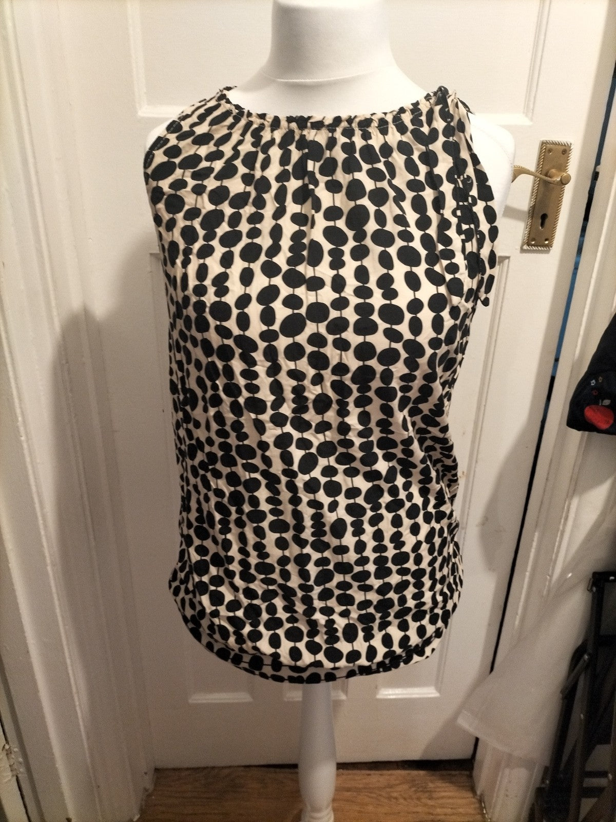 Ladies Top Win Size Large Pale Beige And Black Sleeveless Top