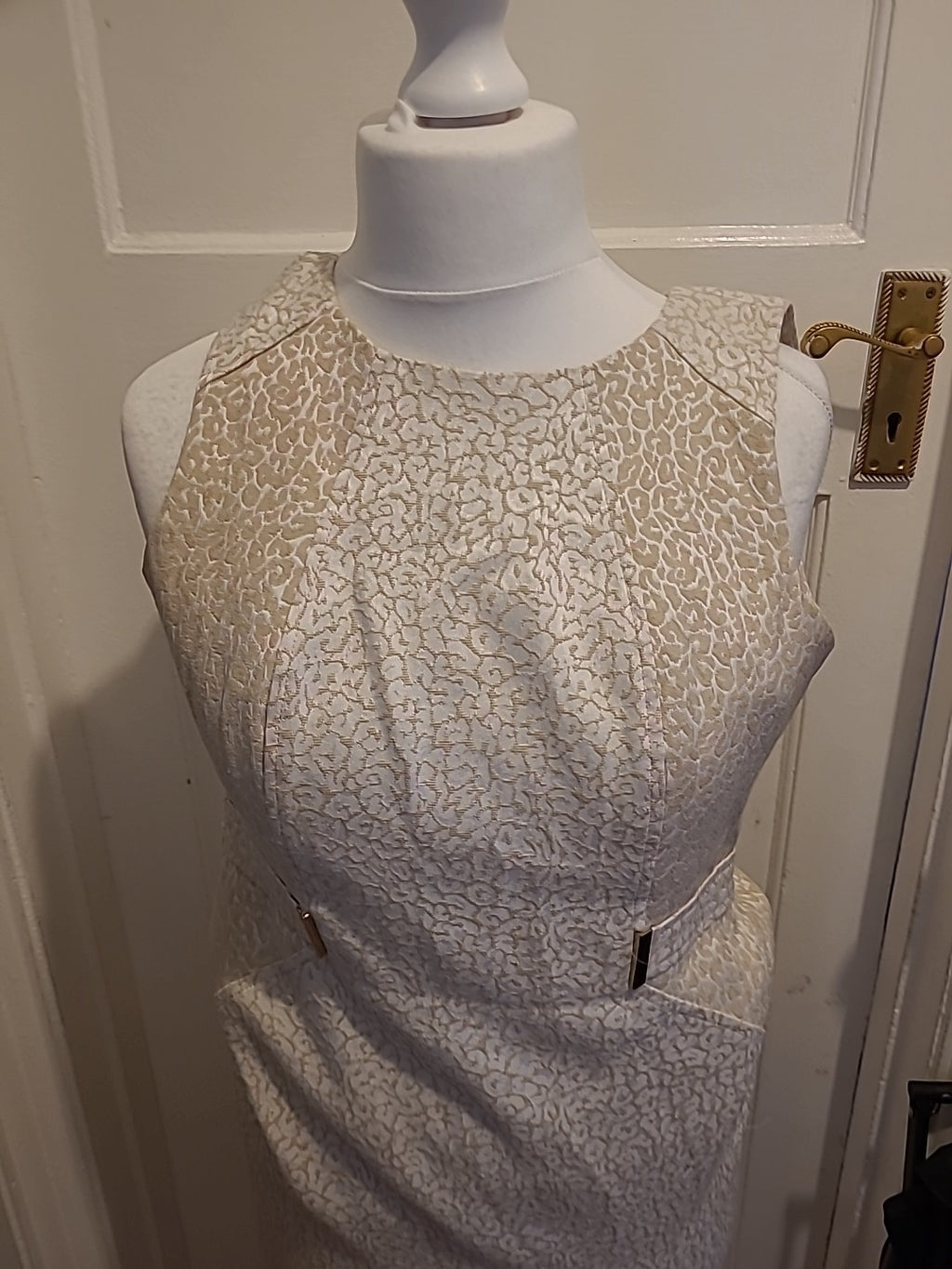 Ladies Episode Size 8 Beige And White Sleeveless Dress