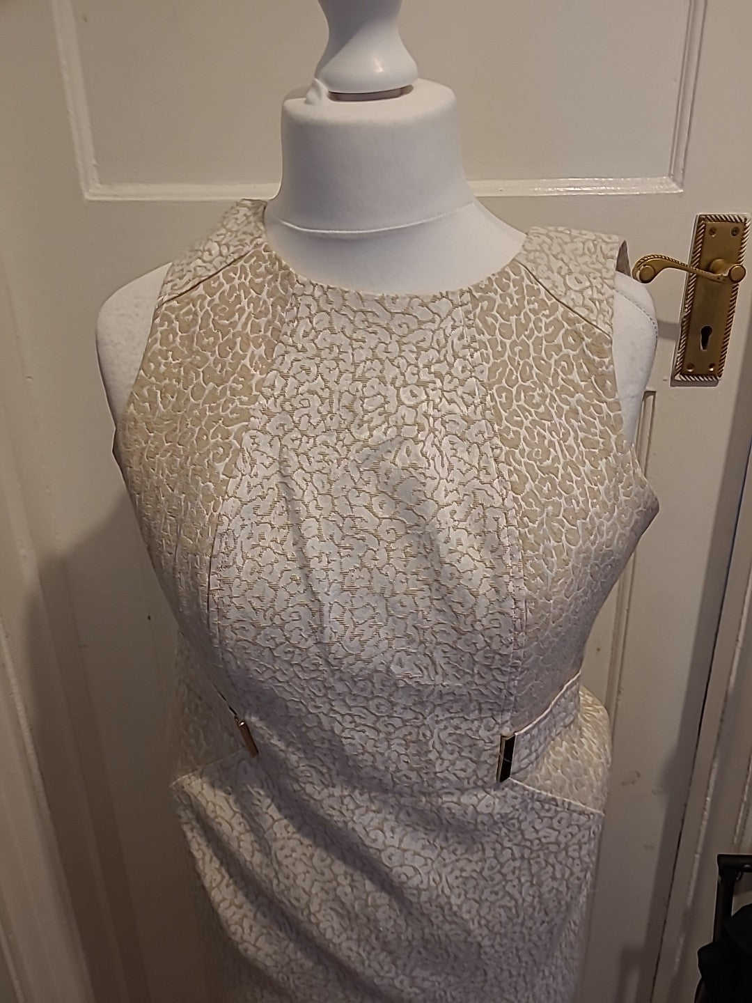 Ladies Episode Size 8 Beige And White Sleeveless Dress