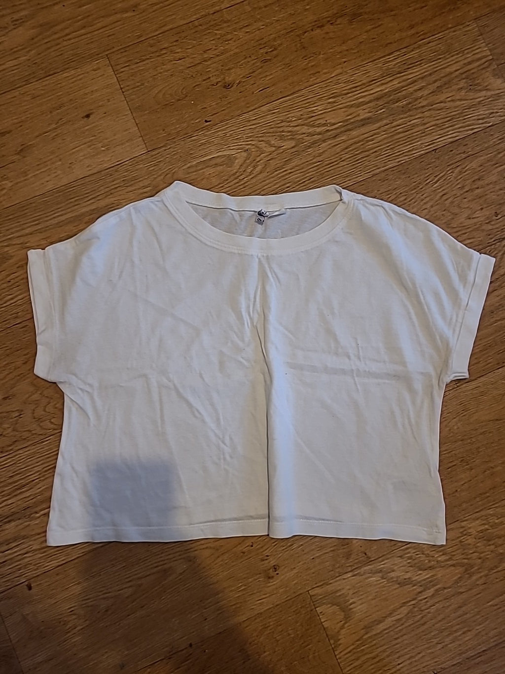 Ladies Divided Size Small White Short Sleeved Crop Top