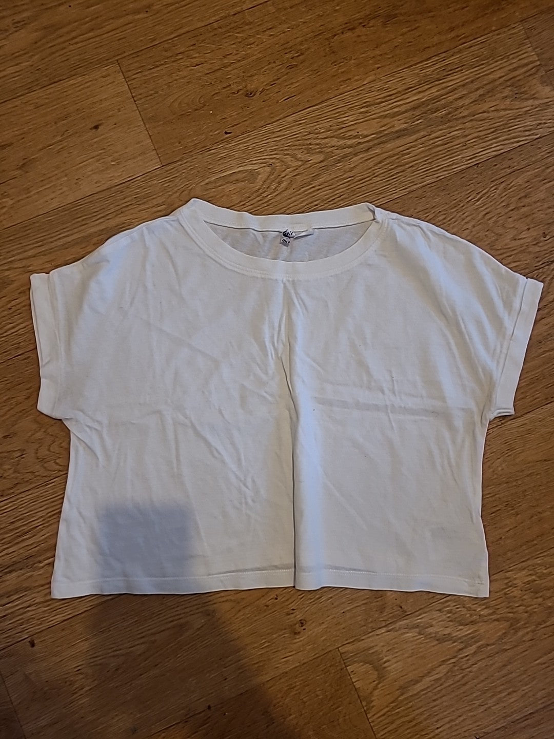 Ladies Divided Size Small White Short Sleeved Crop Top