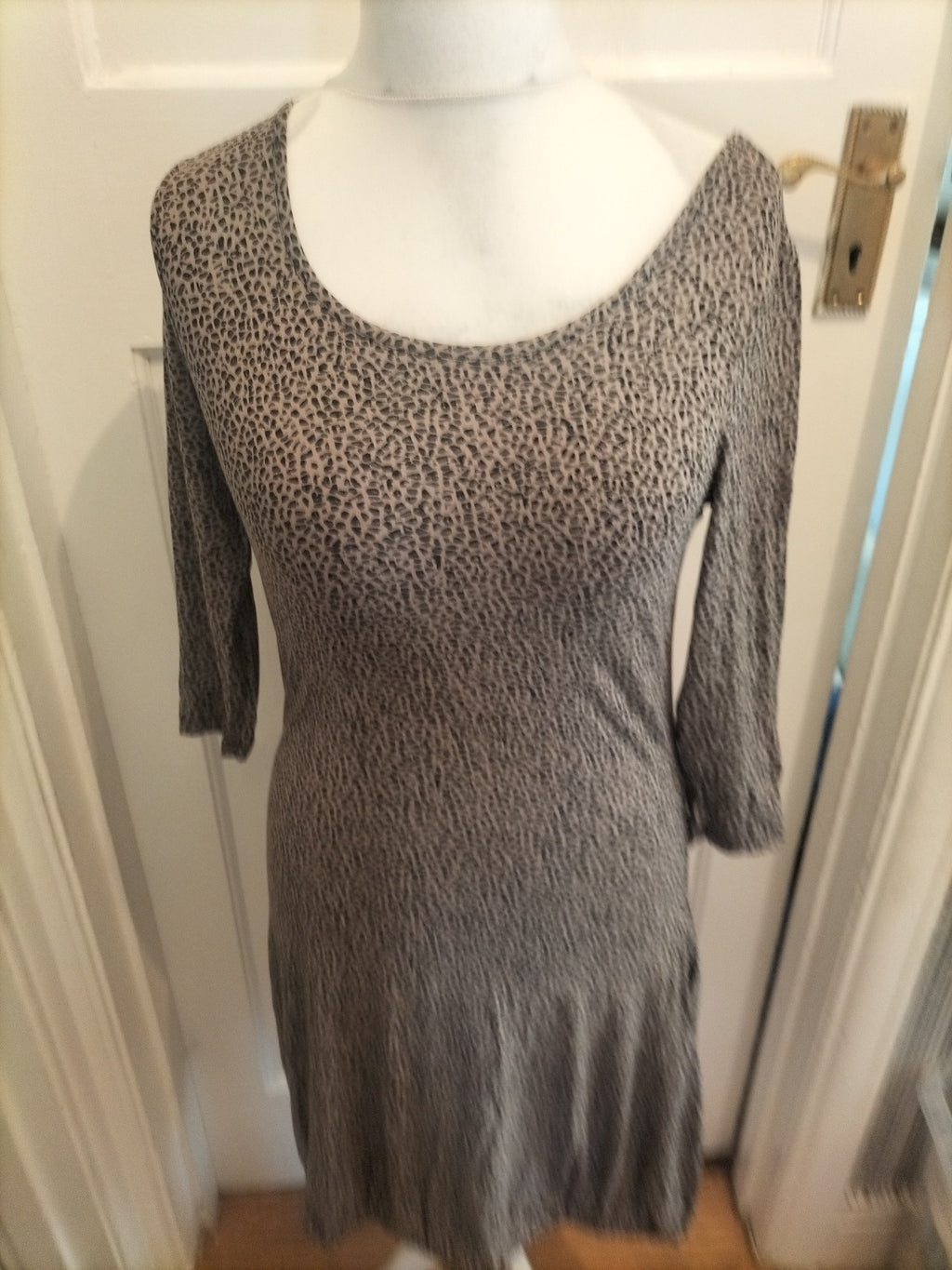 Ladies Gabi Lauton Size 10 Beige And Black 3/4 Sleeved Dress