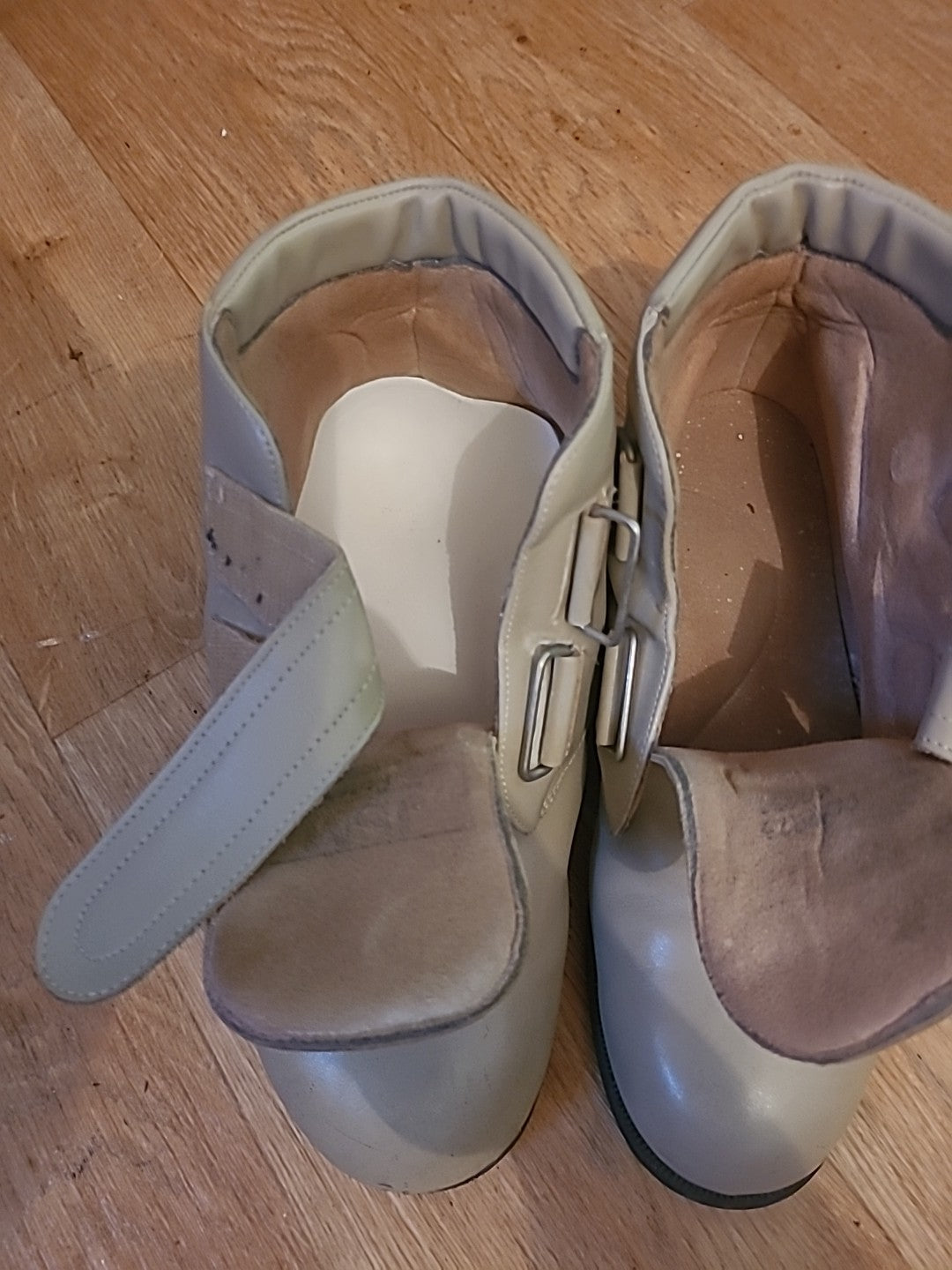 Ladies JSW Grey Approx Size 9-10 Specialty Shoe