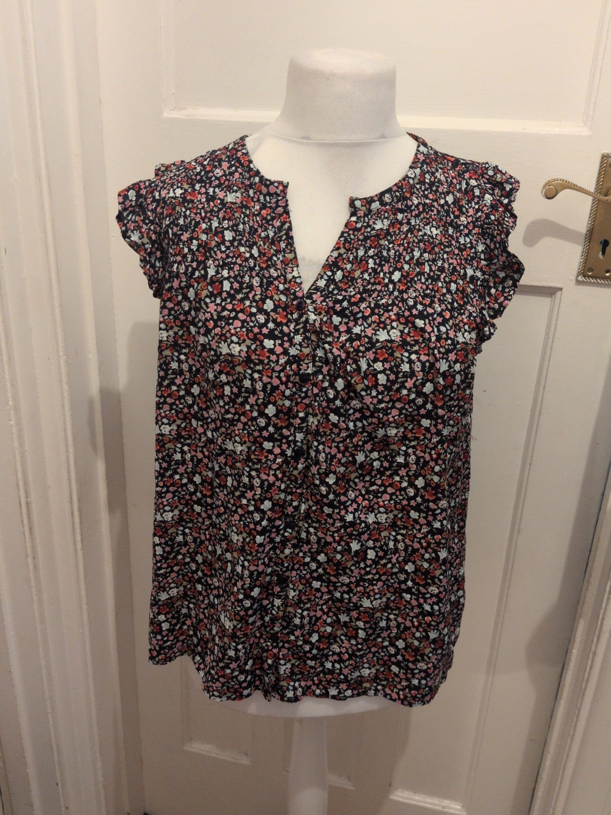 Tu 14 Black Flowery Sleeveless Buttoned Blouse