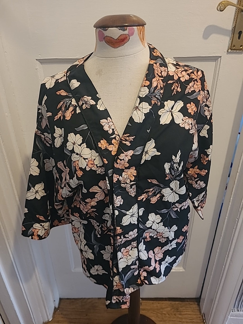 Ladies Lipsy London Size 10 Black Floral Short Sleeve Cardigan