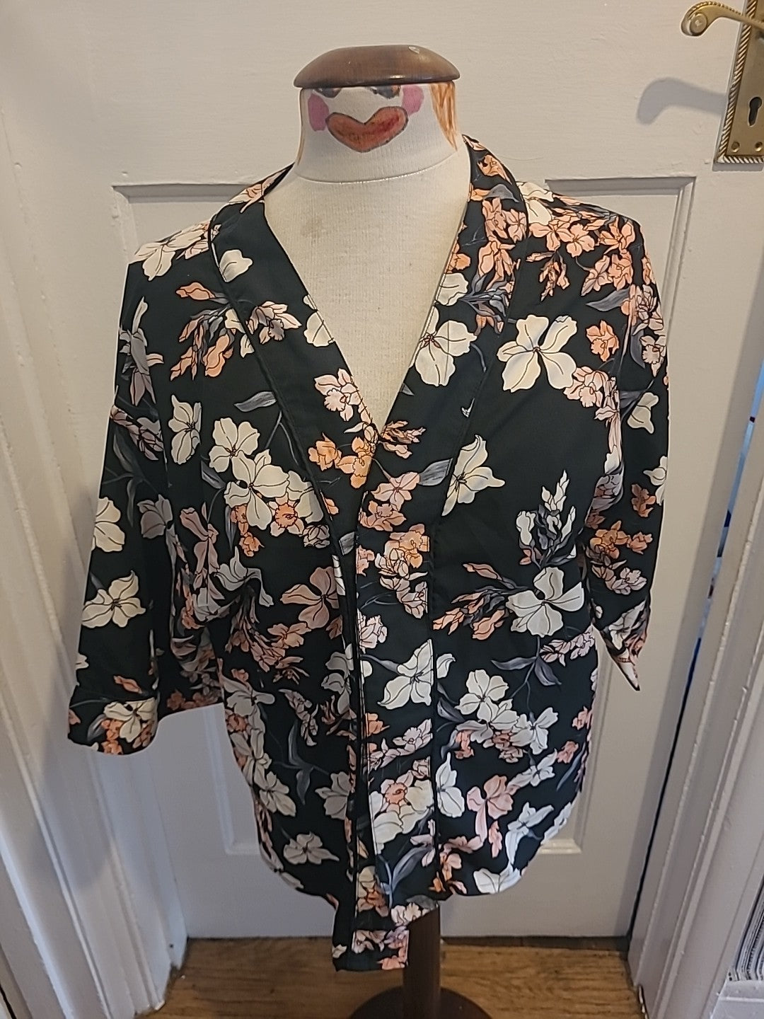 Ladies Lipsy London Size 10 Black Floral Short Sleeve Cardigan