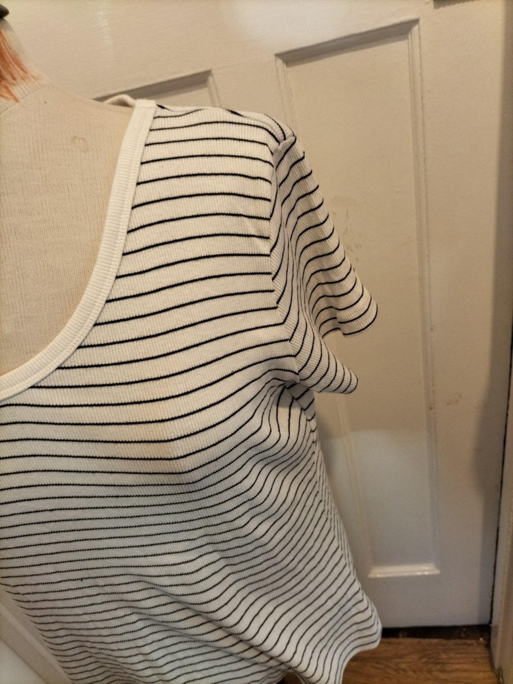 Ladies Peacocks Size 14 White With Black Stripes Short Sleeved Tshirt