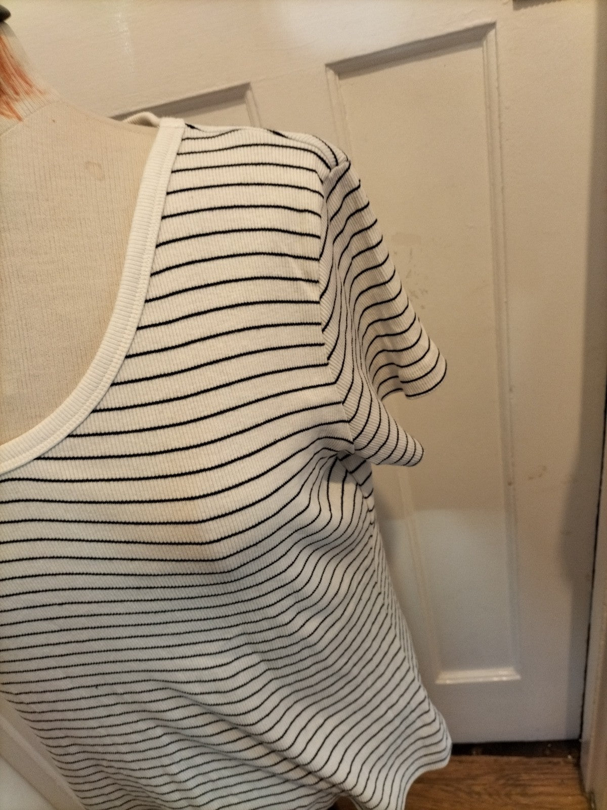 Ladies Peacocks Size 14 White With Black Stripes Short Sleeved Tshirt