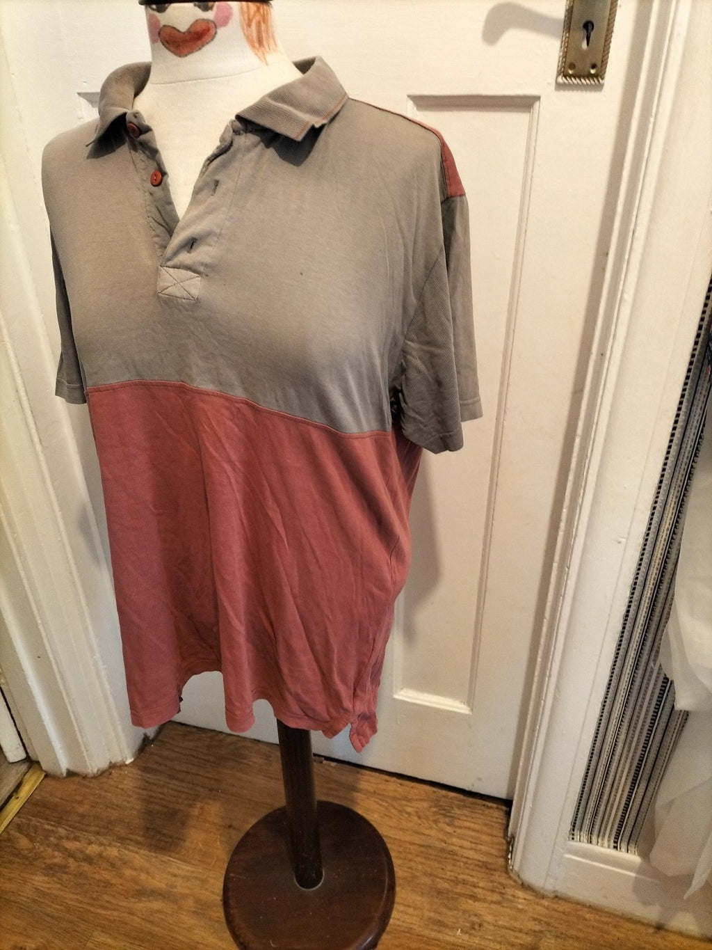 Mens Avenue Size Large Greyish/Red Striped Polo