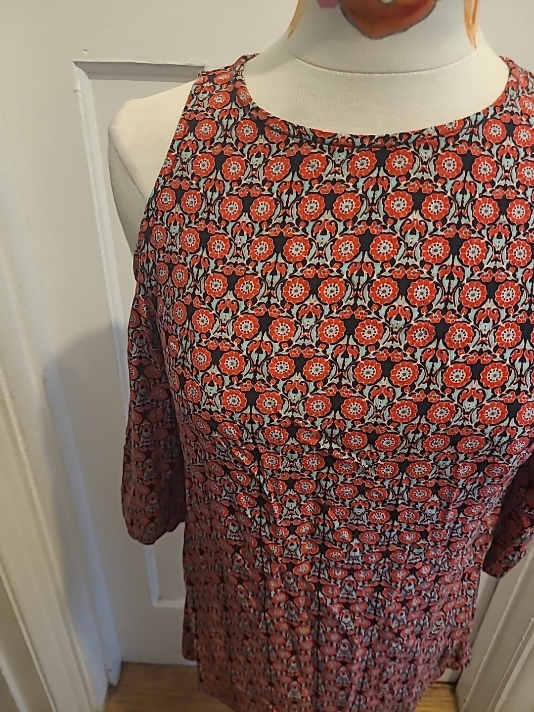 Ladies Size Small Red Green Open Shoulder Short Sleeved Blouse