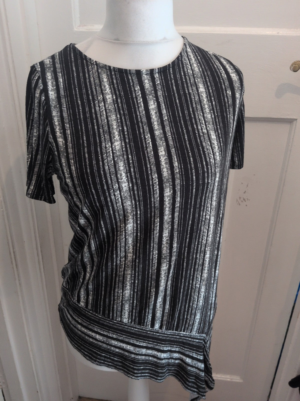 Tu 14 Grey White Black Short Sleeve Uneven Hem Blouse