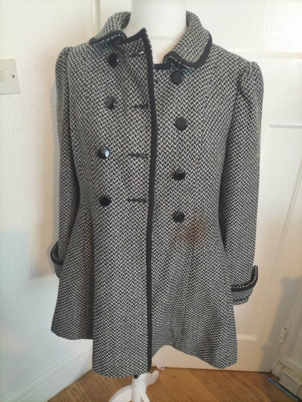 Ladies New Look Size 14 Fleck With Red Lining Jacket