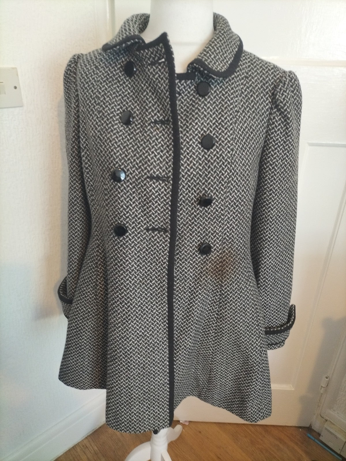 Ladies New Look Size 14 Fleck With Red Lining Jacket