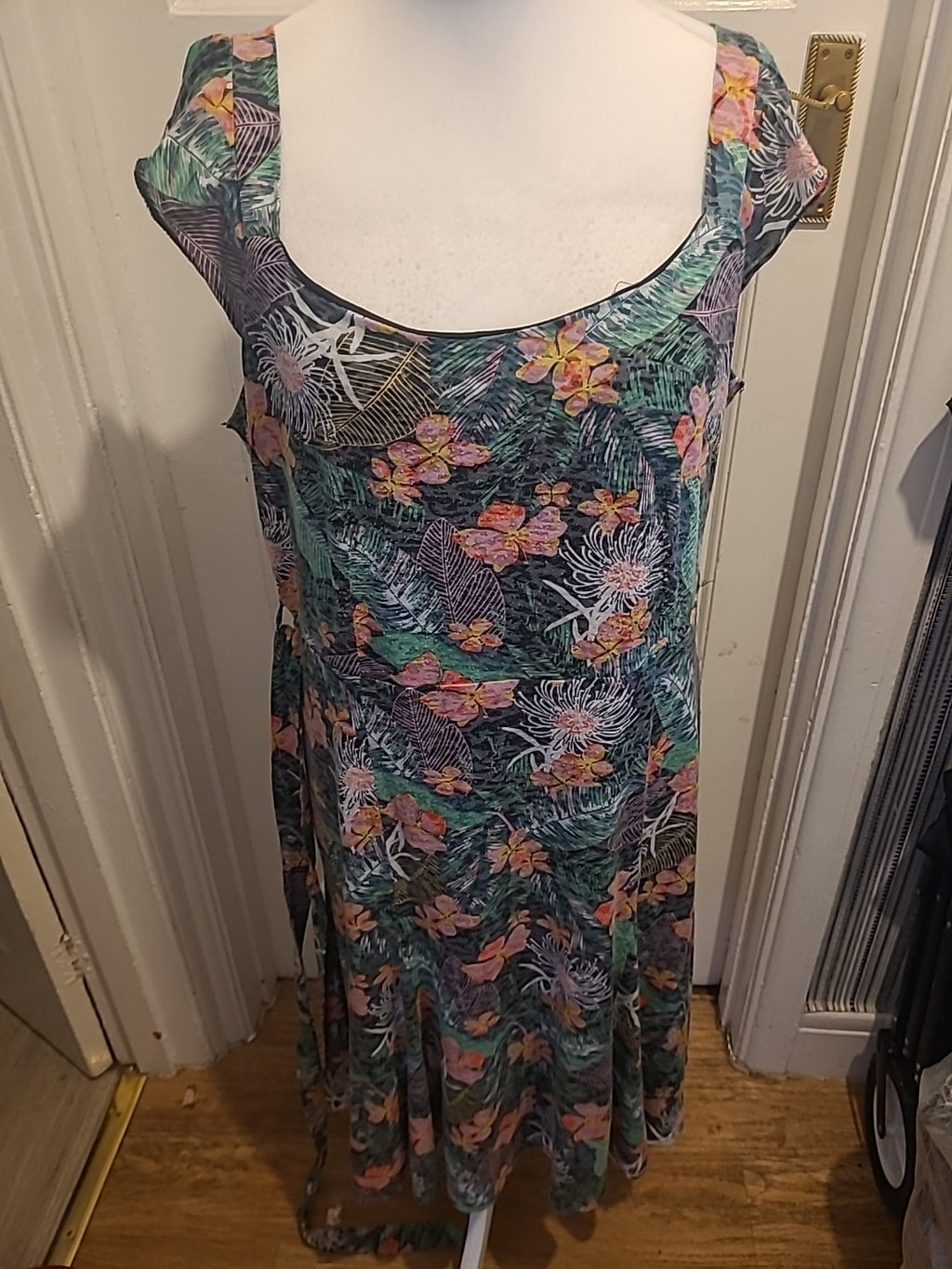 Ladies Size Large Green And Pink Floral Sleeveless Lined Dress