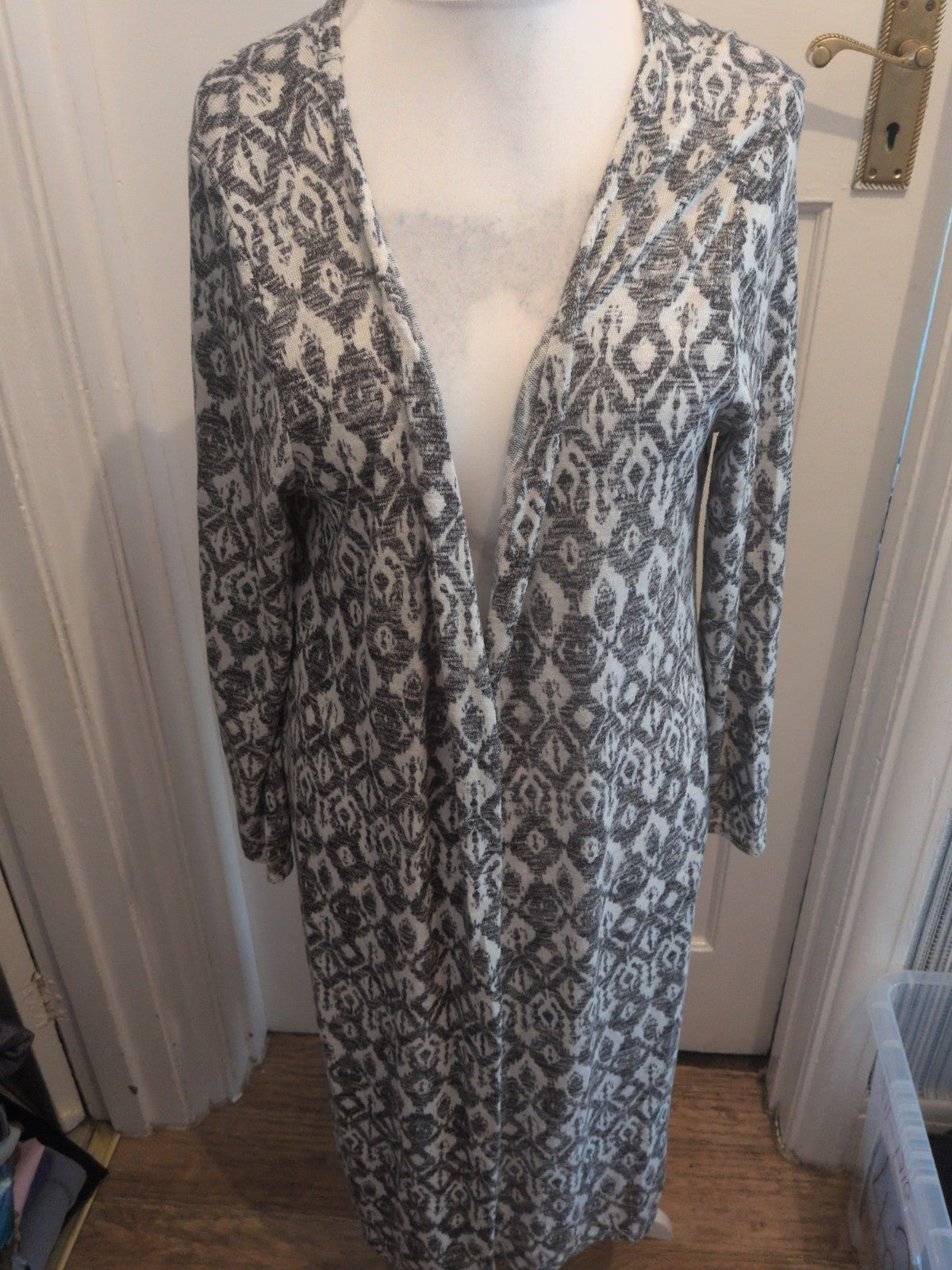 Primark 20 Charcoal Grey And White Long Sleeve Long Length Cardigan