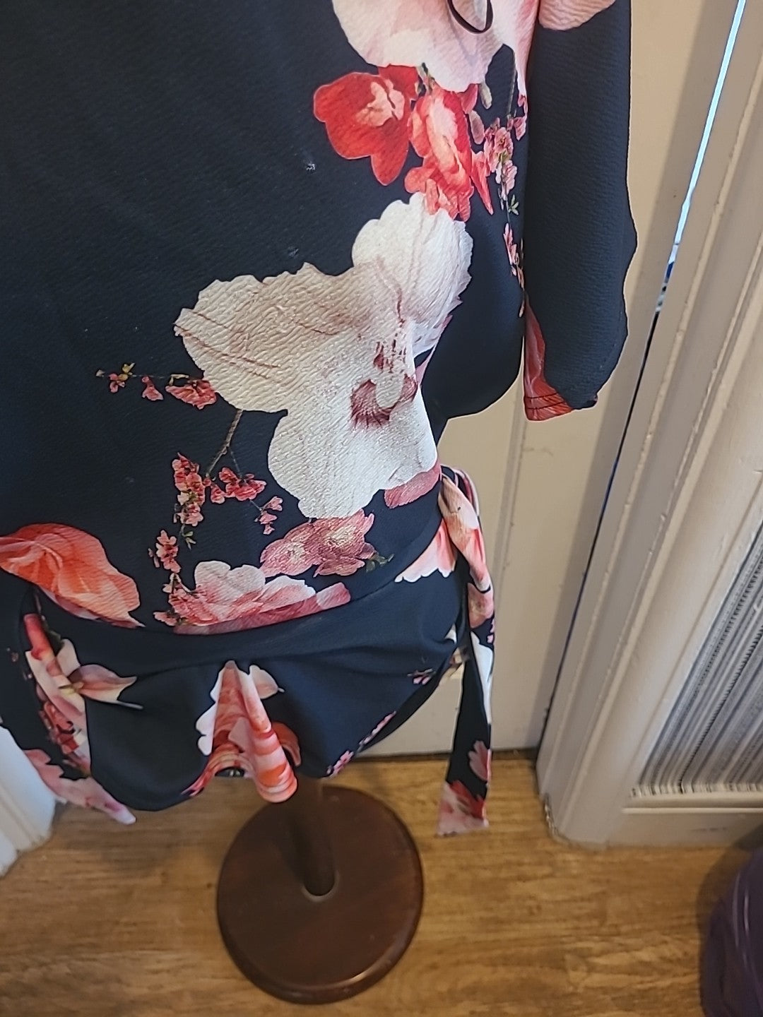 Ladies Quiz Size 8 Navy Floral Short Sleeved Blouse