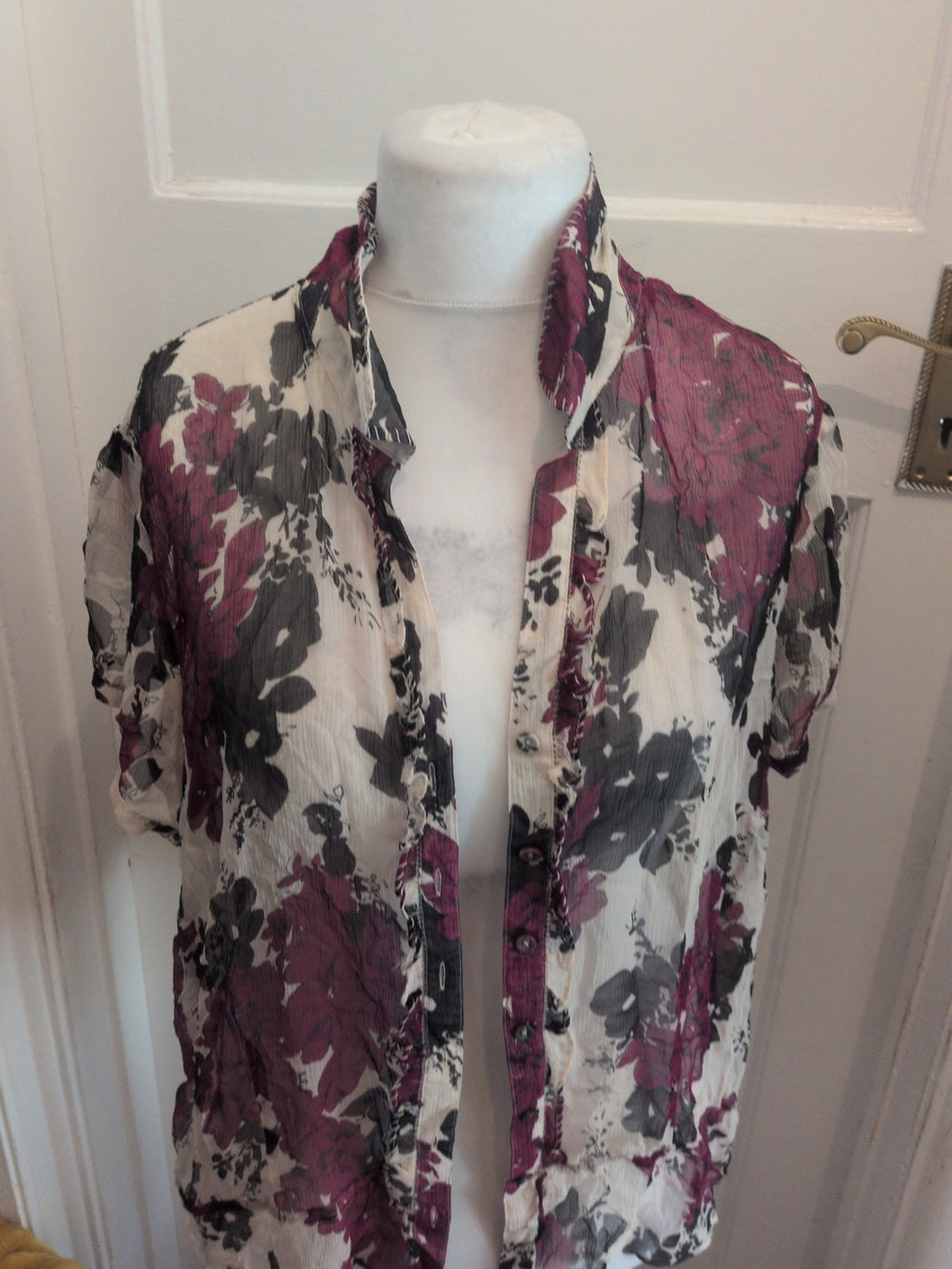 Monsoon 22 Purple White Buttons Floral Blouse Short Sleeve