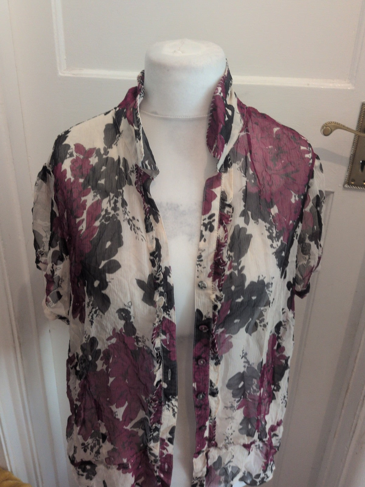 Monsoon 22 Purple White Buttons Floral Blouse Short Sleeve