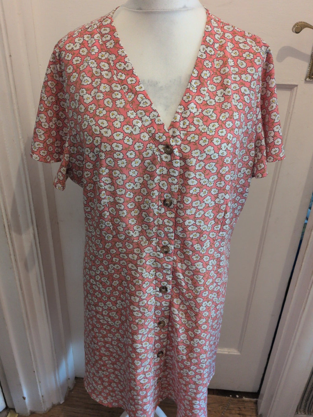 Ladies Shein 2XL Pink And White Flower Short Sleeve Buttoned Dress