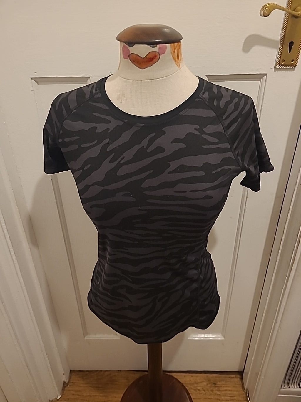 Ladies H&M Sport Size Small Animal Print Style Short Sleeved Tshirt