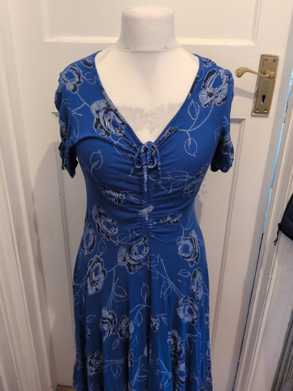 Roman 12 Blue Black And White Short Sleeve V Neck Dress