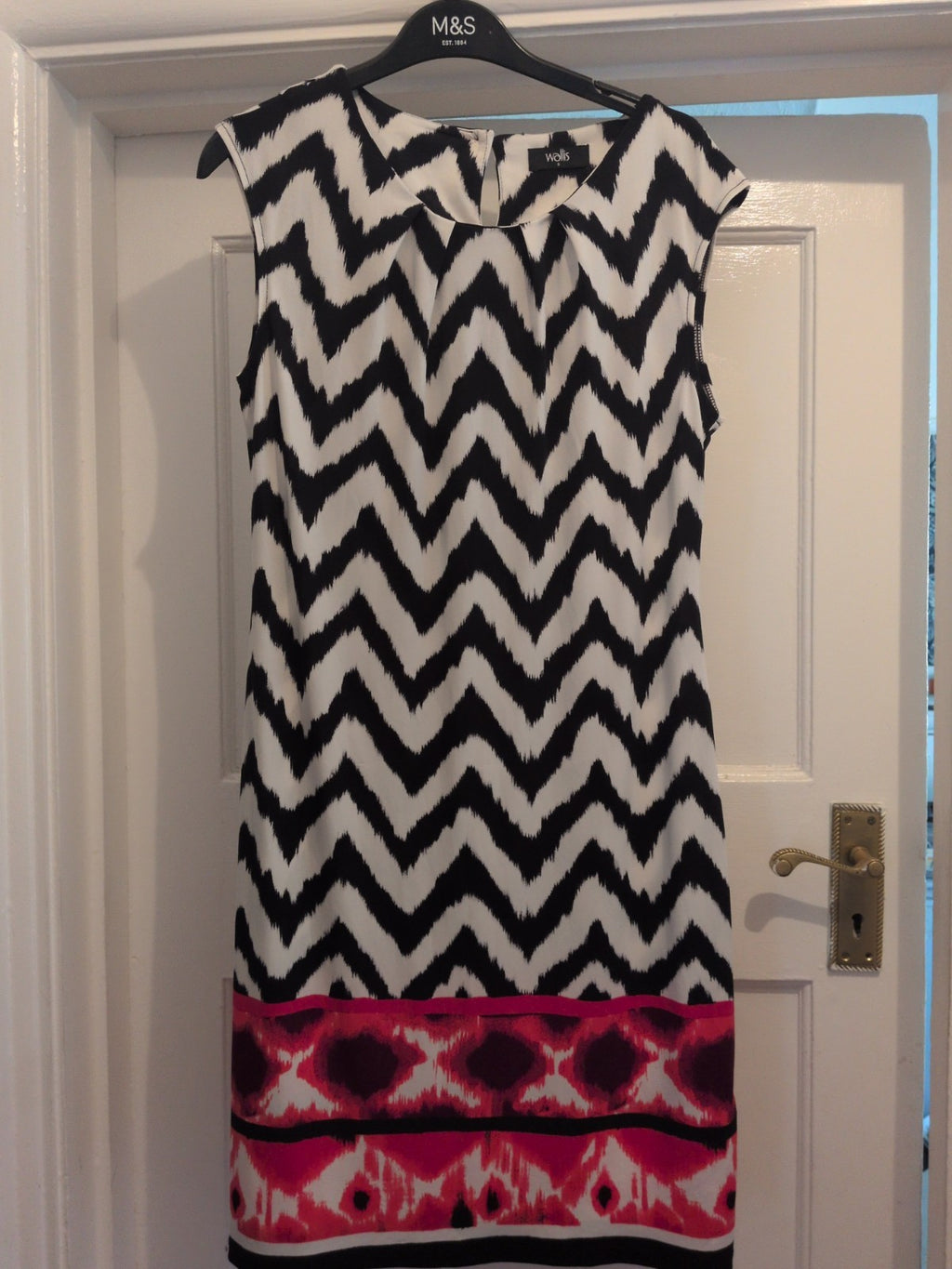 Wallis Small Black And White With Pink Sleeveless Dress