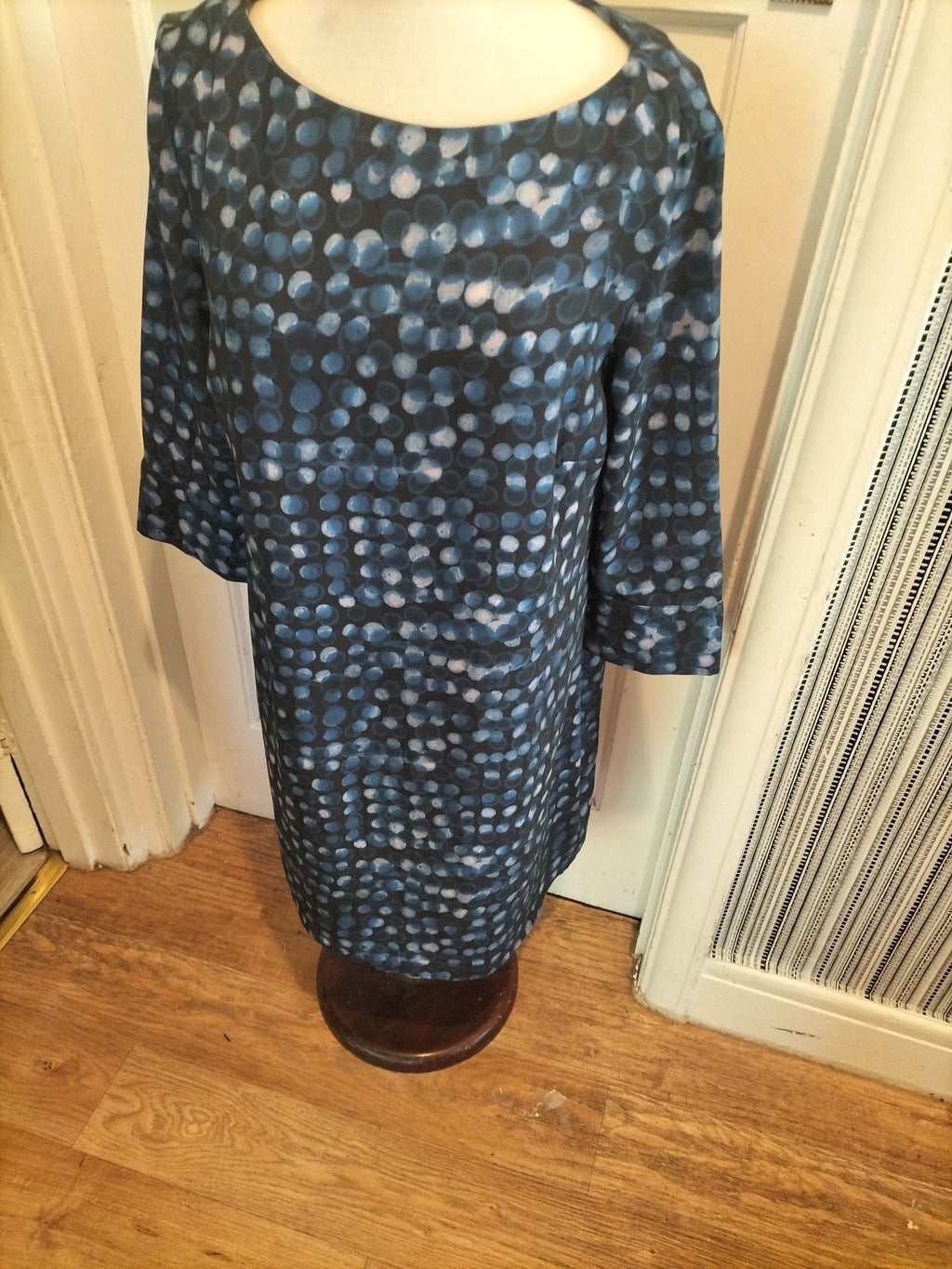Ladies H+M Size Medium Blue Toned Circle Mid Sleeved Dress