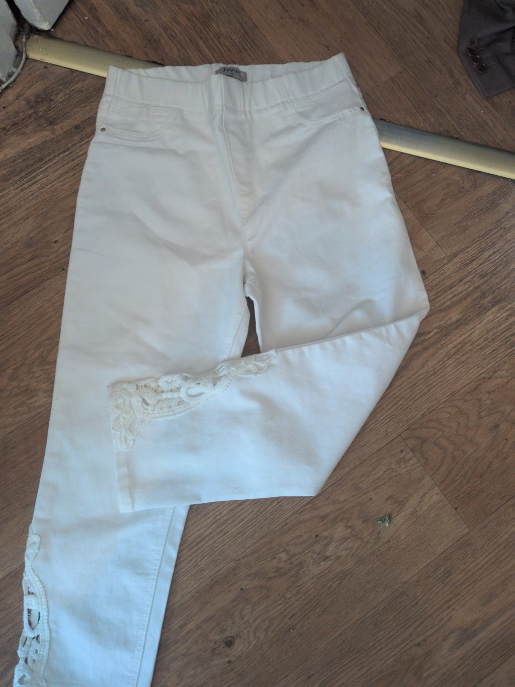 Soon 10 White Jegging With Detail On Hem