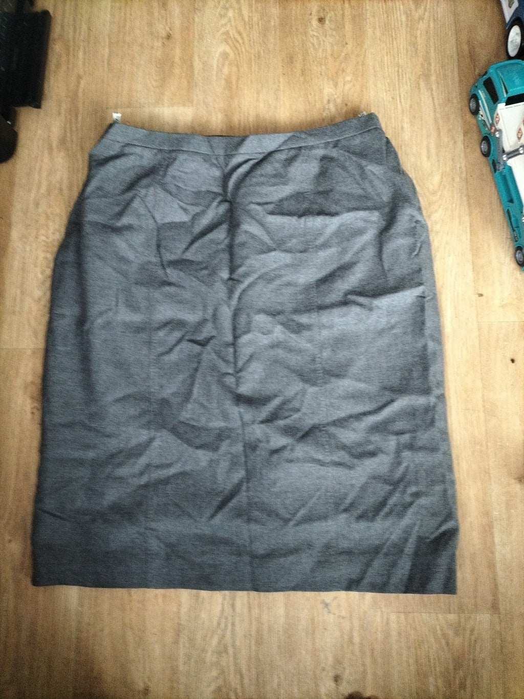 Ladies Eastex Size 20 Grey Skirt