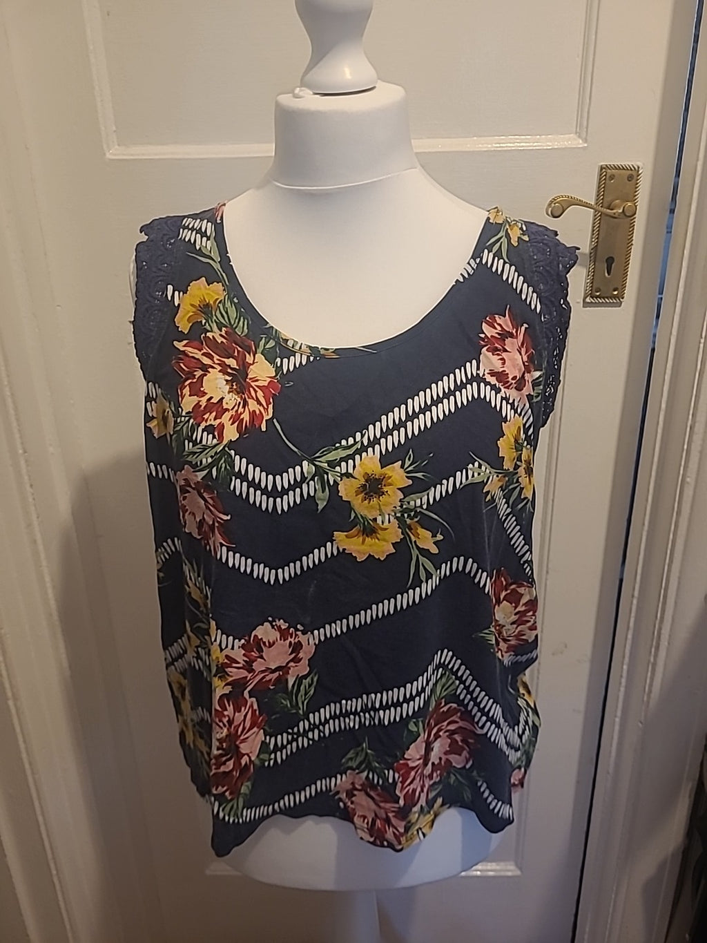 Ladies Papaya Size 18 Navy Floral Open Back Sleeveless Top