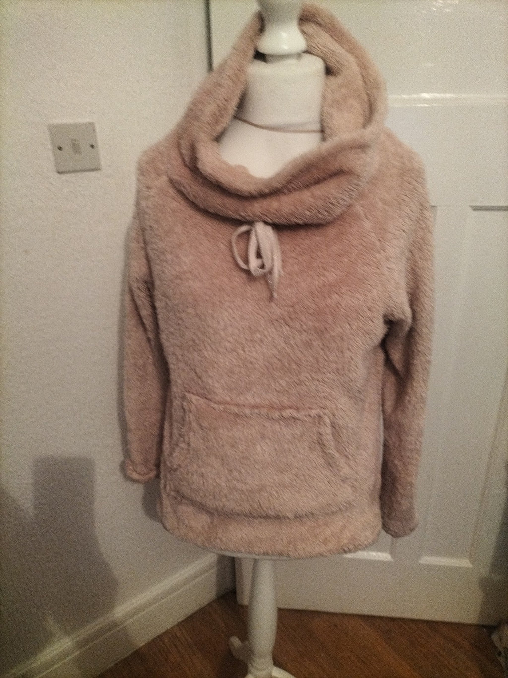 Ladies F&F Size Medium Pink Fluffy Long Sleeved Nightwear Jumper