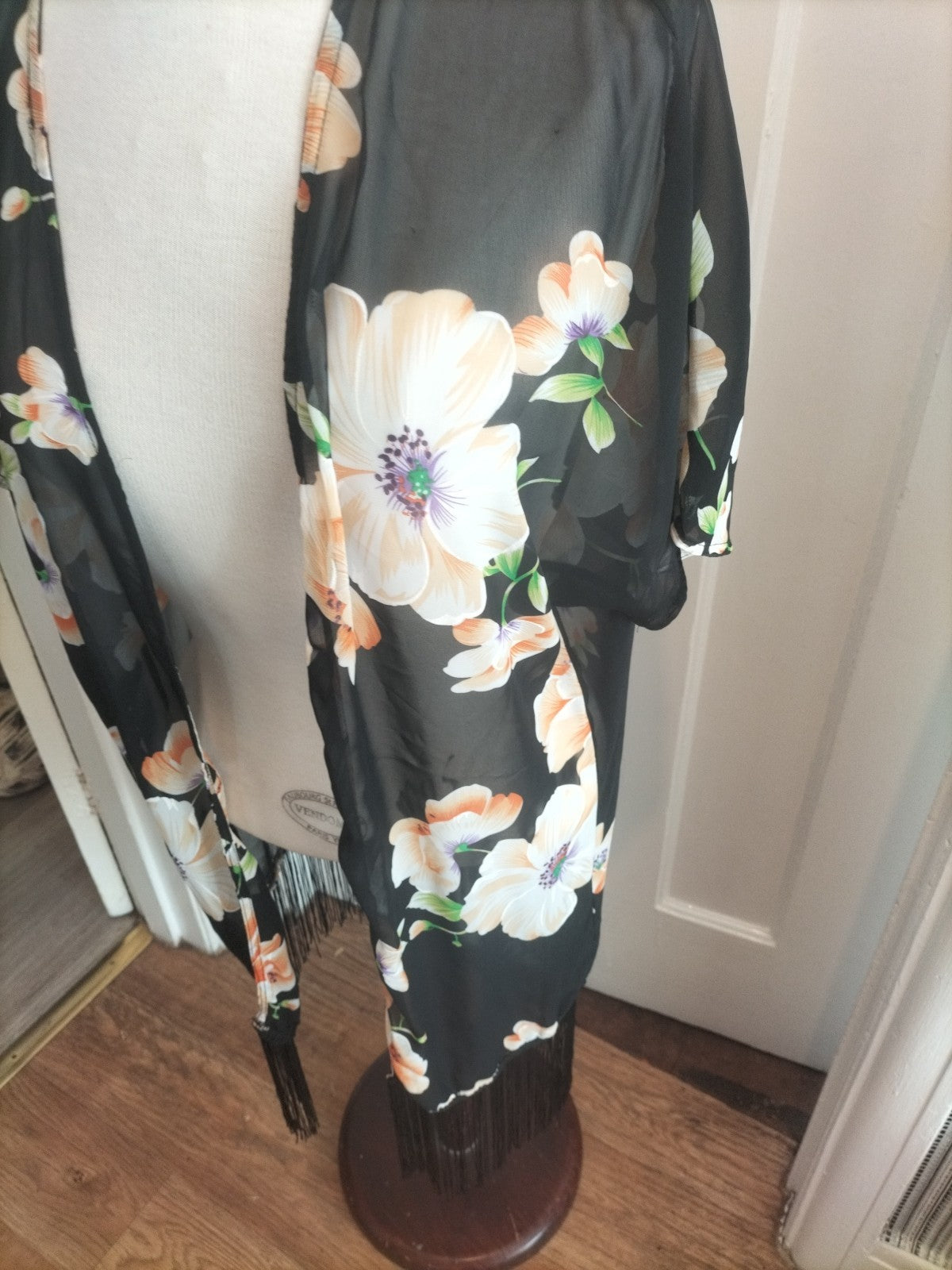 Ladies Beth Jordan Medium Black Floral Short Sleeved Blouse