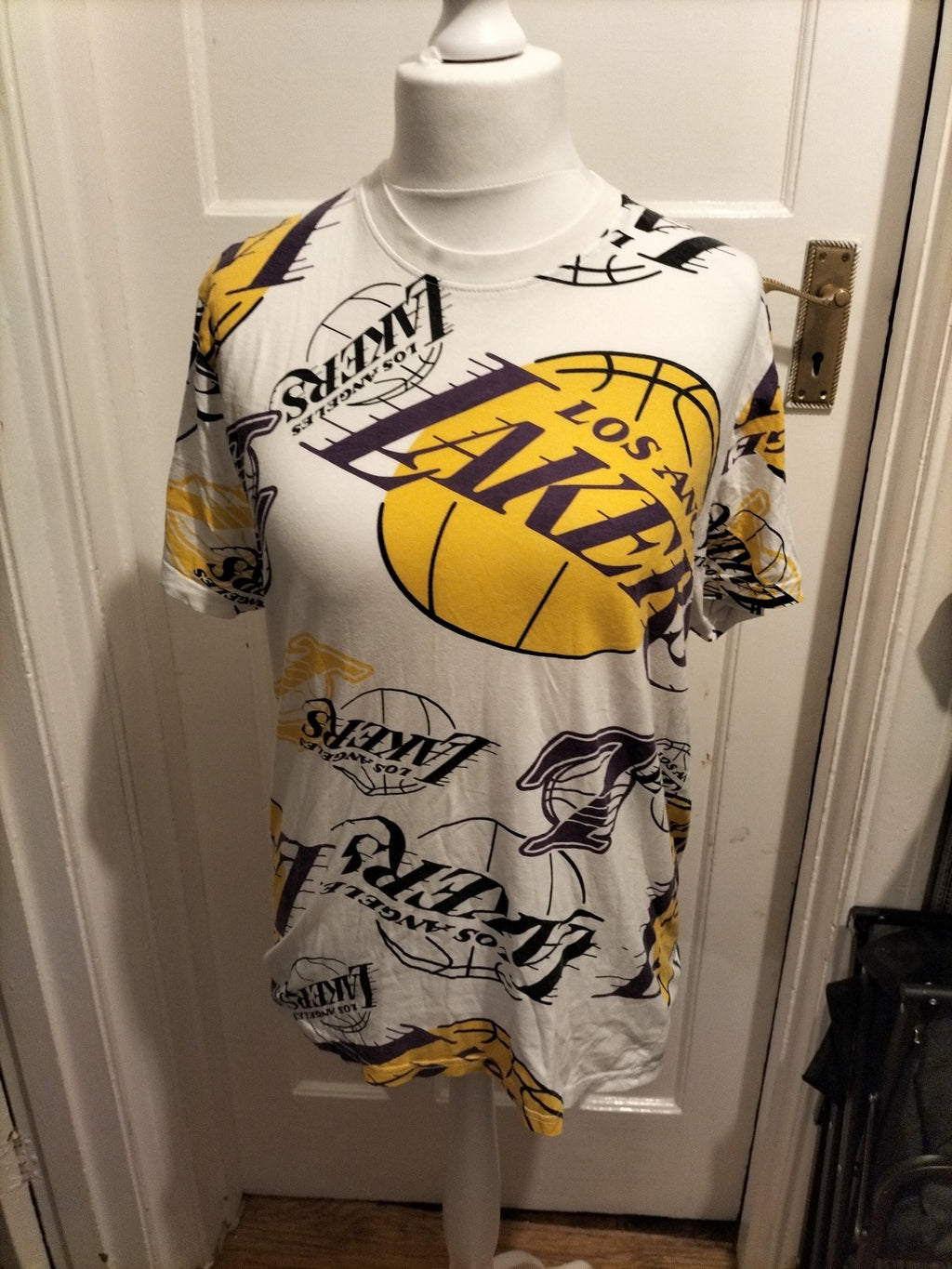 Mens LA Lakers Size Medium Print Tshirt