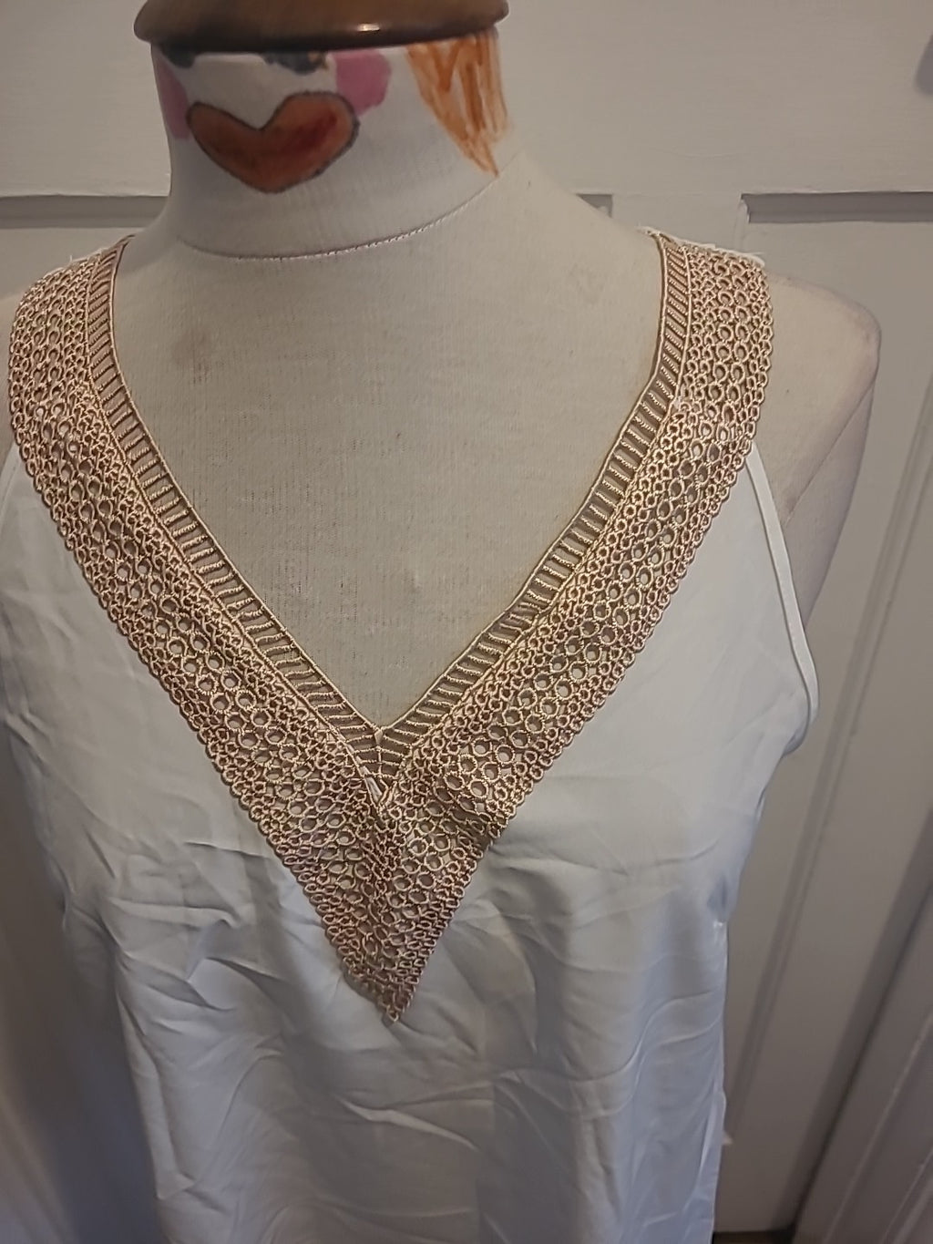 Ladies Unbranded White And Beige Sleeveless Blouse