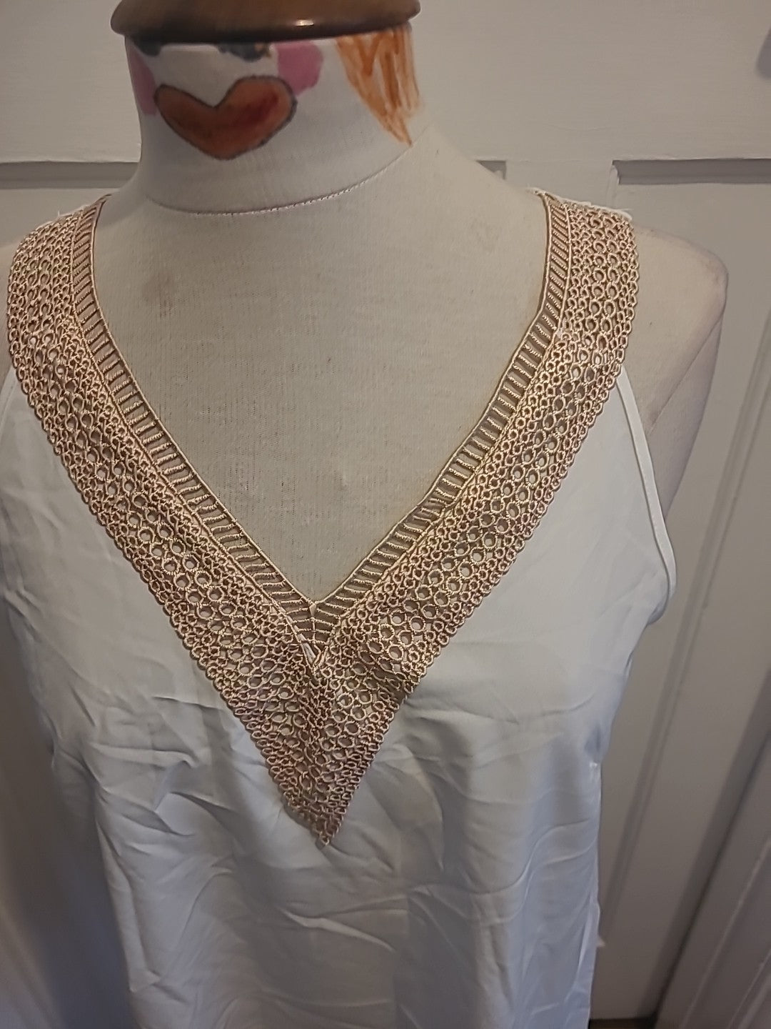 Ladies Unbranded White And Beige Sleeveless Blouse
