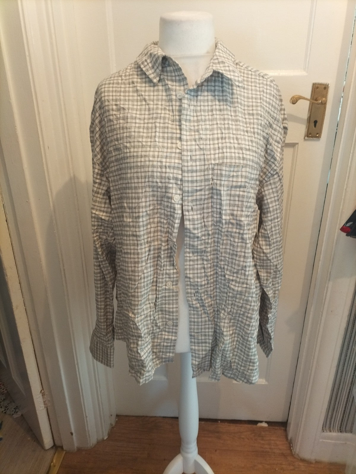 Mens H&M Size L Grey And White Loose Fit Long Sleeved Shirt