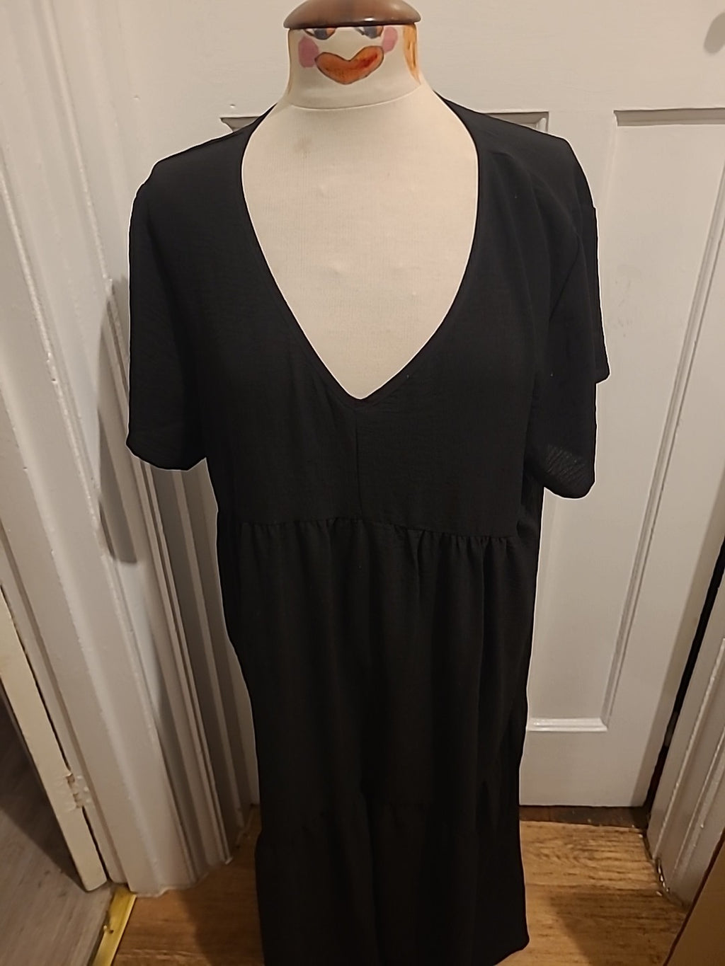 Ladies Size XL Black V Neck Short Sleeved Long Length Dress