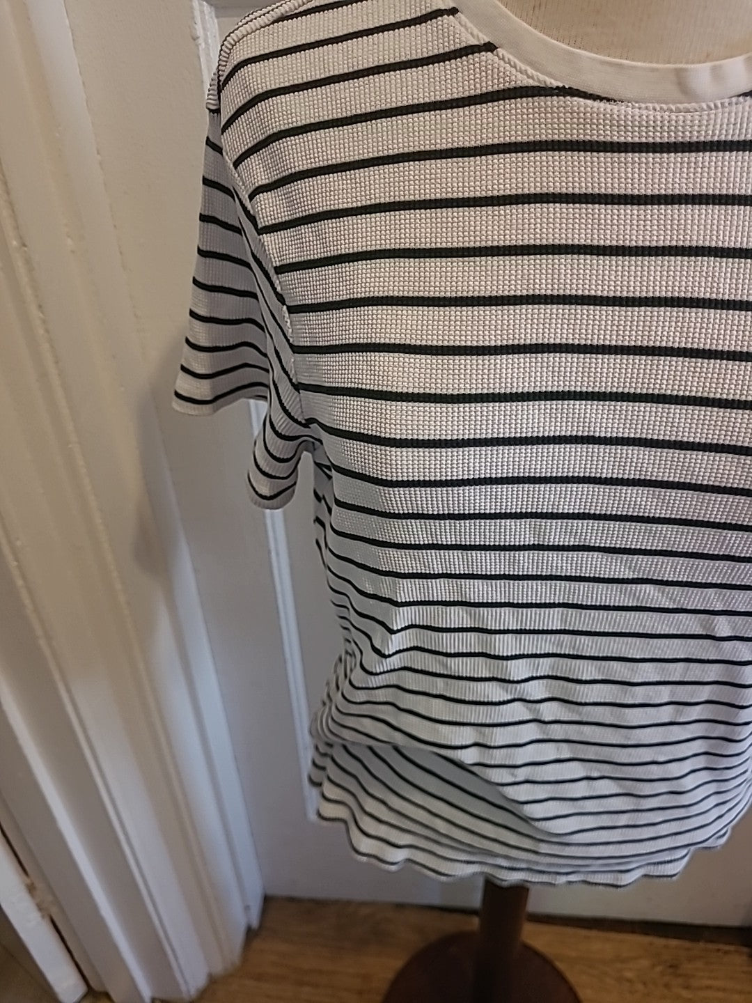 Ladies Tu Size Medium Black White Short Sleeved Sleepwear Tshirt